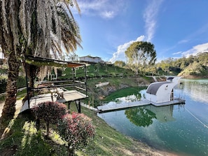 Vista frontal de la propiedad