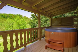 Steps to the hot tub make it easy to get in and out