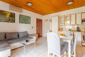 living room, kitchen area