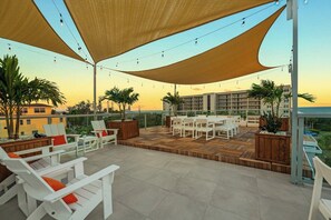 Twilight - Rooftop - Dining and Lounge Area - Gulf Views