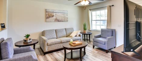 Longwood Vacation Rental | 1,100 Sq Ft | 3BR | 2BA | 1 Step Required