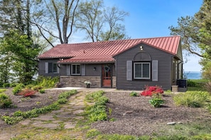 Cabin style Lake House with plenty of charm!