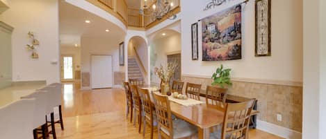 Leesburg Vacation Rental | 8BR | 4BA | 7,200 Sq Ft | Stairs Required