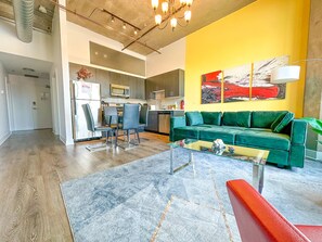 Spacious living room with a lot of daylight and large windows.

