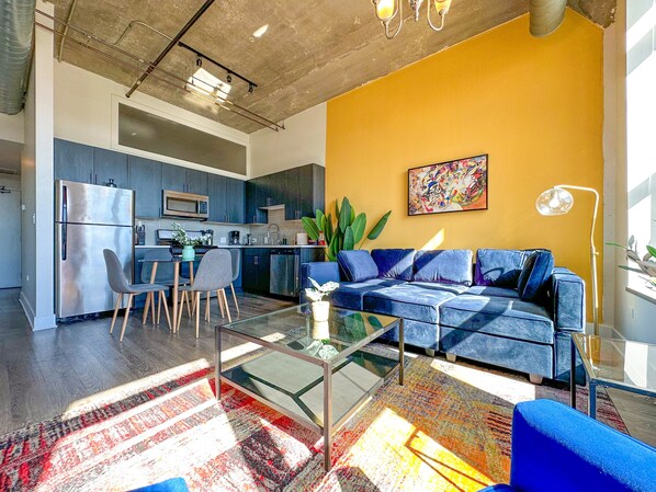 Spacious living room with a lot of daylight and large windows.
