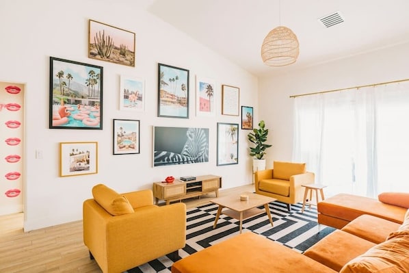 Living room with gallery wall and Frame 4K TV.