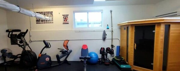 Private gym & sauna for guest use. Extra towels provided. Use gym at own risk.