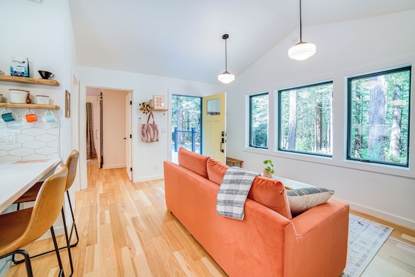 Mendocino Vacation Rental | 1BR | 1BA | 534 Sq Ft | Steps Required