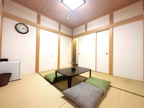A healing space! The Japanese-style room is also equipped with extra bedding.