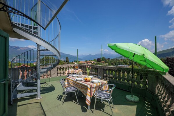 Ca. 25 m² große Dachterrasse mit Barbecue