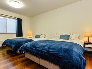 ・[2nd floor bedroom] A room with two double beds. Recommended for families and couples