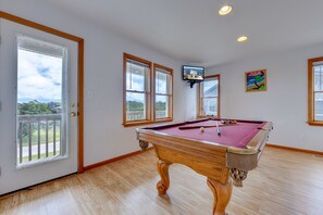 17-Surf-Or-Sound-Realty-1121-Beach Serendipity Too-Game Room-01