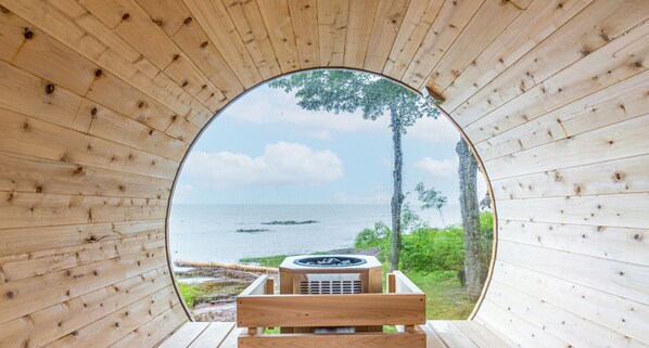 Indoor spa tub