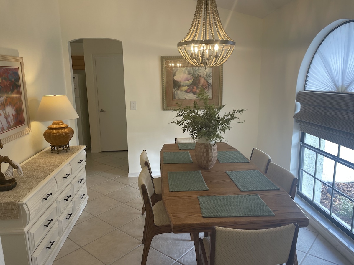 4 BEDROOM/ 3 BATH WITH PRIVATE POOL, CLOSE TO DISNEY/ FOUR CORNERS/ KISSIMMEE