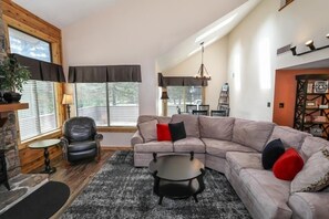 Home Decor, Couch, Furniture, Lamp, Table