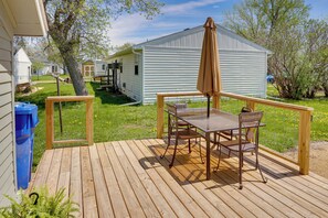 Deck | Gas Grill (Propane Provided)