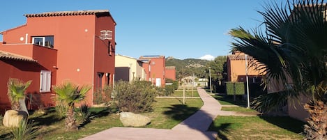 Entrée de la résidence "Les Hameaux de Saint-Cyprien"