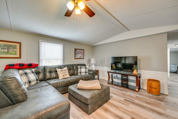 Brownsville Vacation Rental | 3BR | 2BA | 1,300 Sq Ft | Stairs to Access