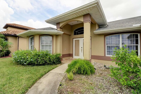 Frontal view of the vacation home 