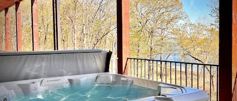 The Roberta's private hot tub on the lower deck! What a great spring view!