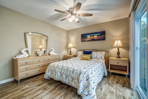 2nd Bedroom - Queen with access to back