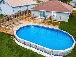 Stunning pool for family and friends