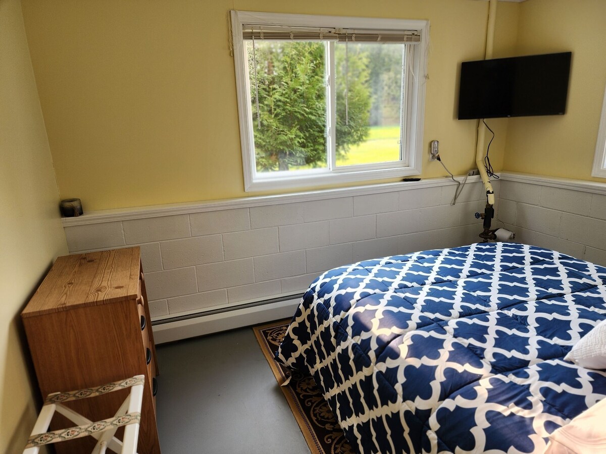 Relaxing Lake View Home, Pet Friendly, Central Location. Close to Ferries!