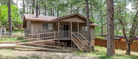 Ruidoso Vacation Rental | 2BR | 1BA | 900 Sq Ft | Step-Free Access