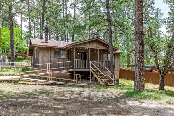 Ruidoso Vacation Rental | 2BR | 1BA | 900 Sq Ft | Step-Free Access