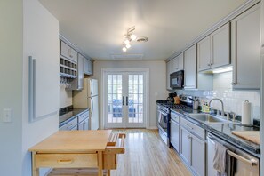 Kitchen | Keurig | Drip Coffee Maker | Toaster | Blender