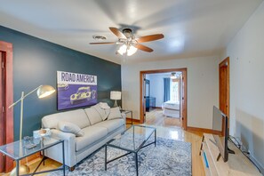 Living Room | Sleeper Sofa | Free WiFi | Central A/C & Heating