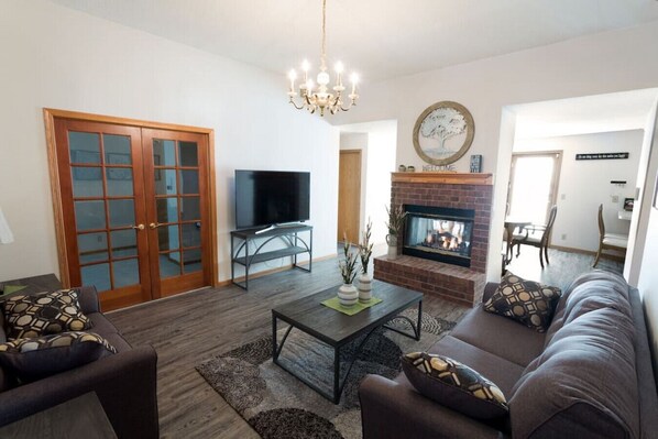 Living room with see through Fire place...Outstanding Ambiance