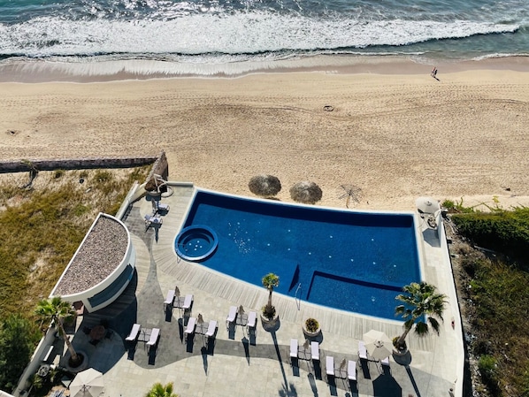 Beach and pool view from the condo in 10th floor.