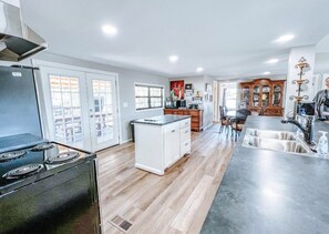 This spacious kitchen has everything you need. 