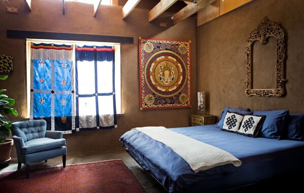 Bedroom 1
Large room, with original art,  great lighting, comfortable king bed.