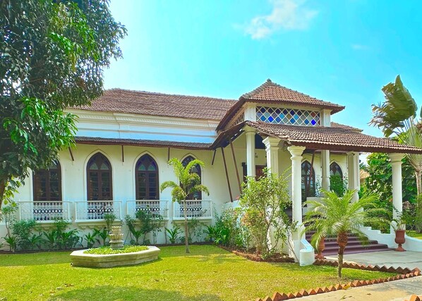 VILLA LOU GOA
Heritage Portuguese House built 1903
Private Pool