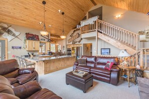 Living Room and Kitchen with Breakfast Bar