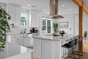 A cook's delight, our kitchen features a vast island, walk-in pantry, and reverse osmosis tap. High-end appliances, comprehensive cookware, and a dining nook make meal prep a pleasure.