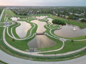 Looking to enjoy a scenic walk? Check out this neighborhood’s extensive walkways and water features!