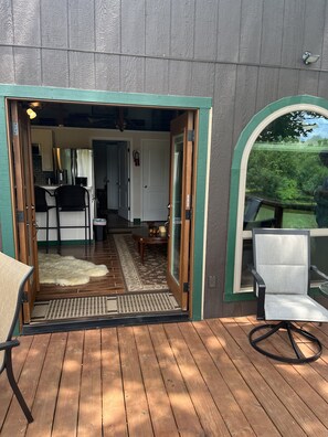 Deck w/furniture