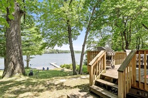 Stairs down into the yard leading down to the lake