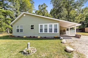 Front of Lucky Duck Cottage