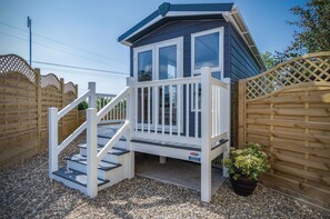 The Studio - 1 Bedroom Cabin - Amroth (15429)