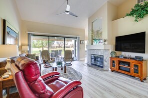 Living Room | Fireplace | Central Location | Golf Courses Nearby