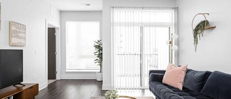 CozySuites 1BR Modern Apt near the Fashion Mall