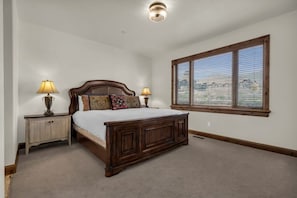 The large bedrooms in this accommodation have plenty of light and huge, king-sized beds that are easy to fall asleep in after a long day in Park City.
