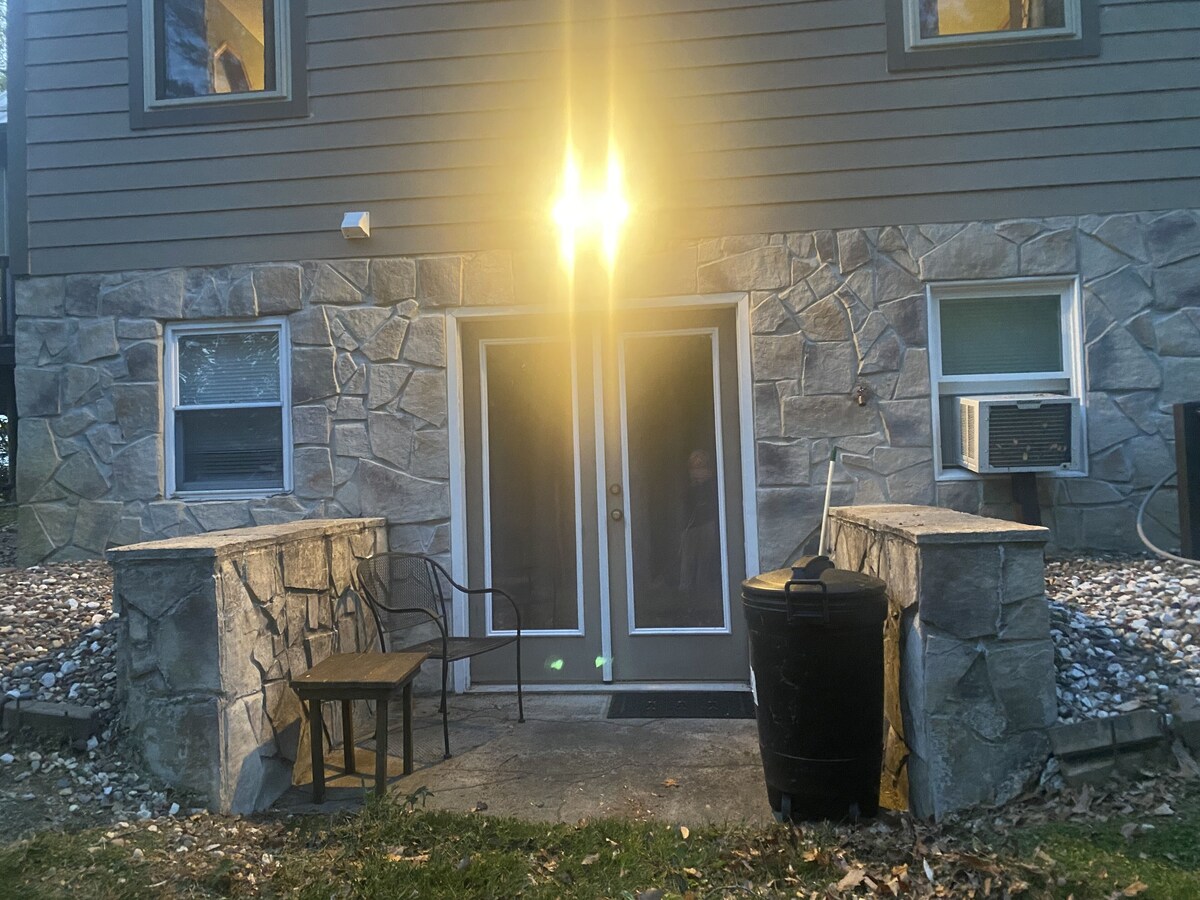 Secluded Apartment in the Woods Near Claytor Lake and Virginia Tech