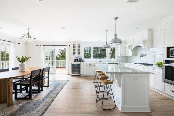 Fully equipped chef's kitchen