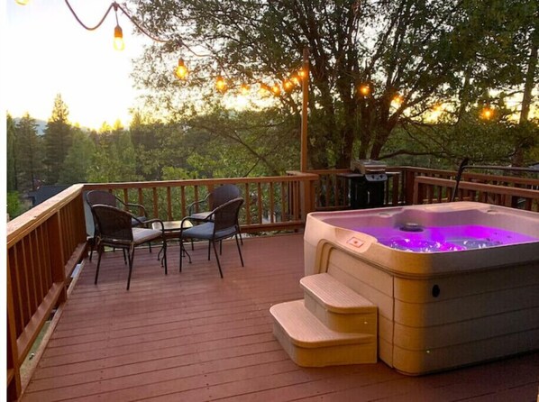 Enjoy a nice evening soaking in the jacuzzi