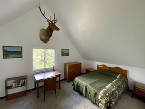 Master bedroom upstairs - Queen bed
